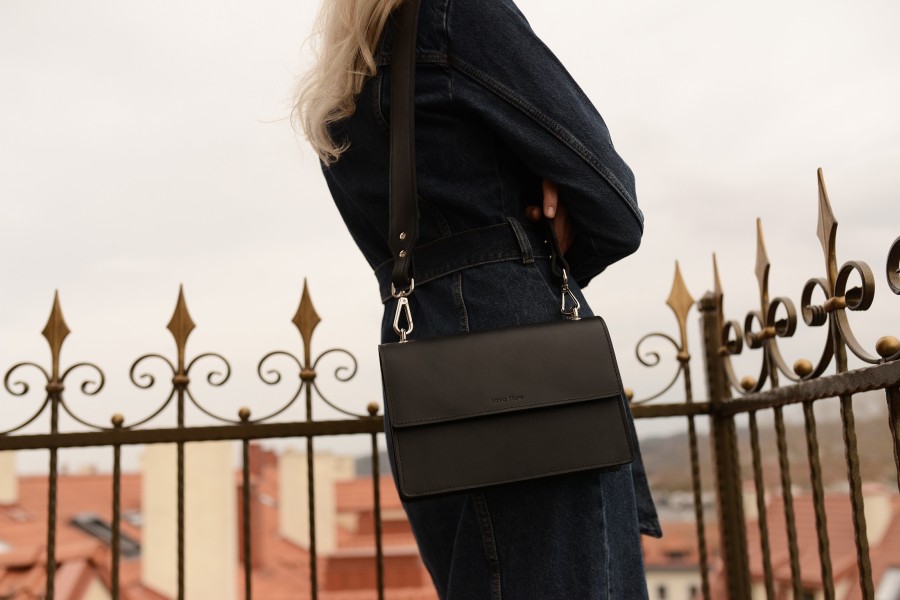 Lava flow. Rankinė Palena