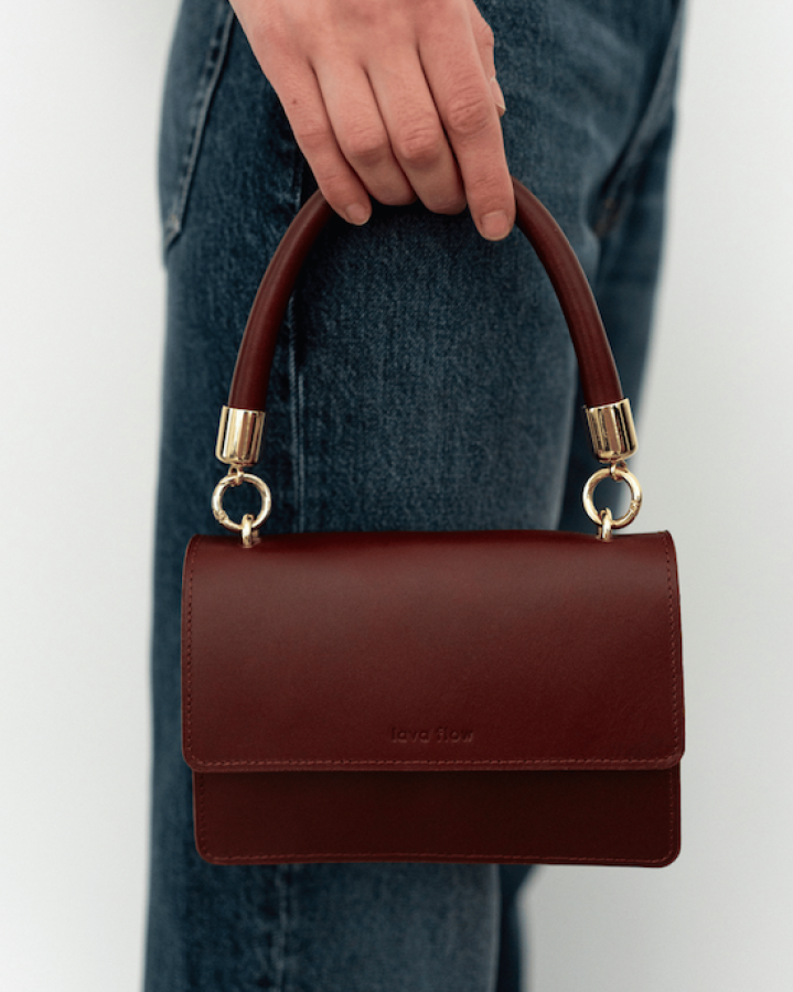 lava flow. Rankinė Palena