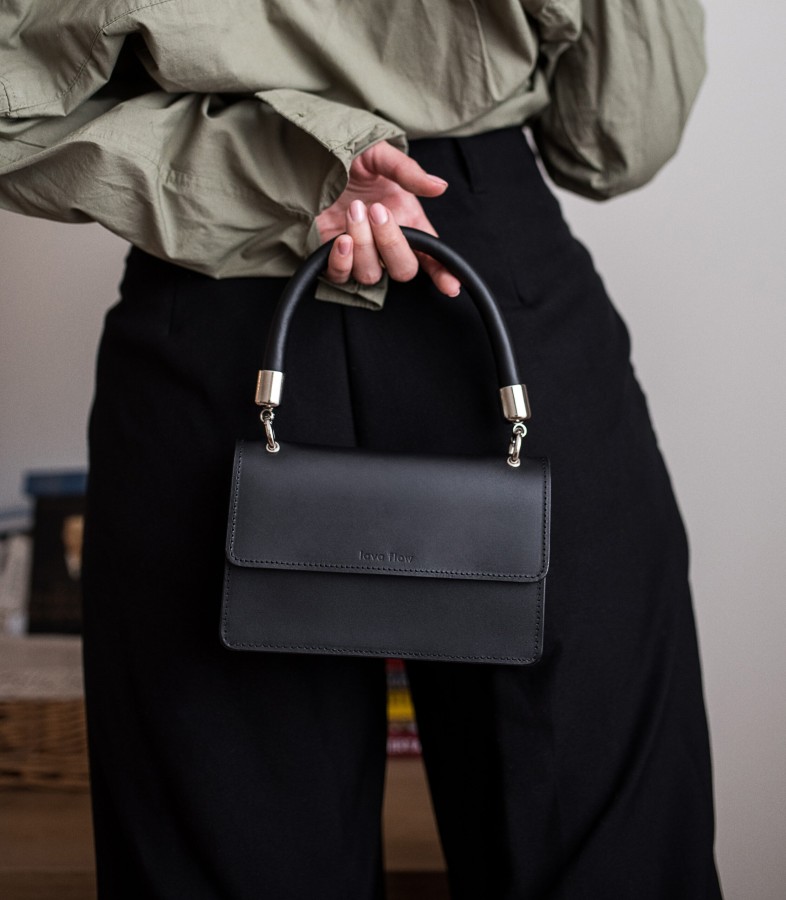 Lava flow. Rankinė Pelée no.1