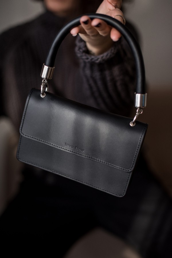 Lava flow. Rankinė Pelée no.1