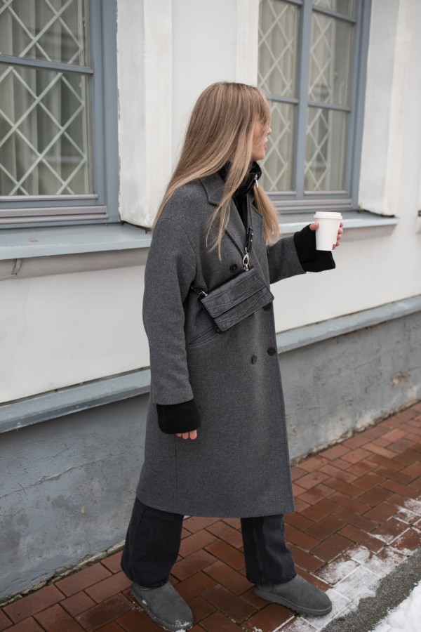 lava flow. Rankinė Pelée no.1