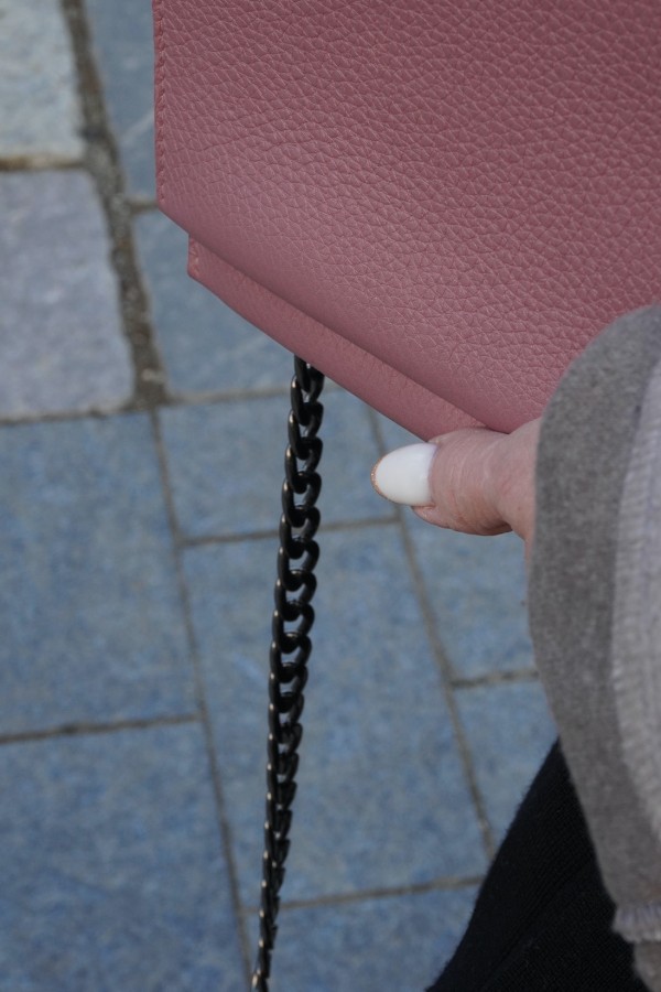 lemane. rankinė delninė