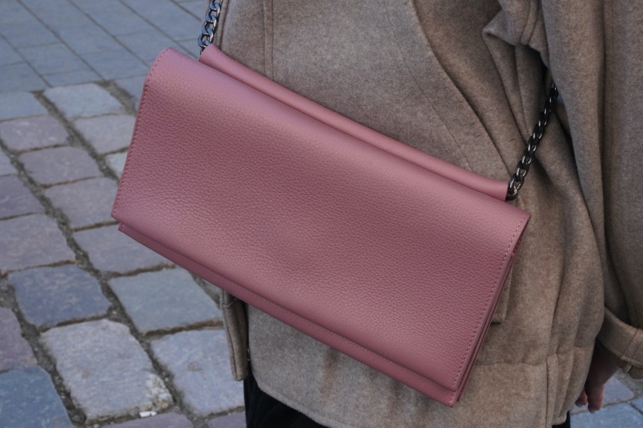 lemane. rankinė delninė