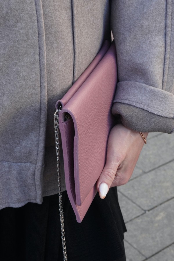 lemane. rankinė delninė