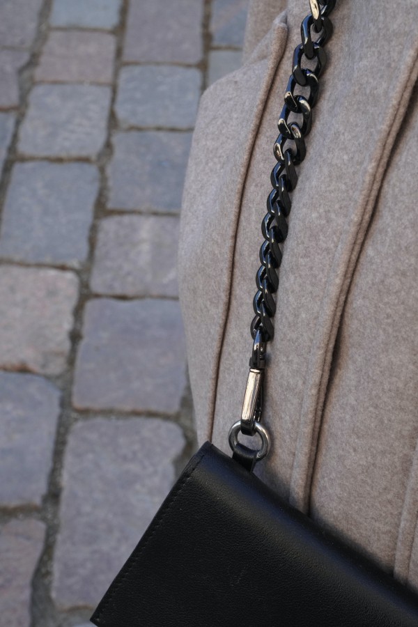 lemane. rankinė delninė