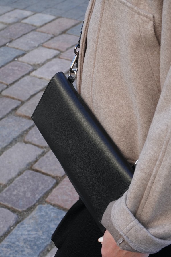 lemane. rankinė delninė