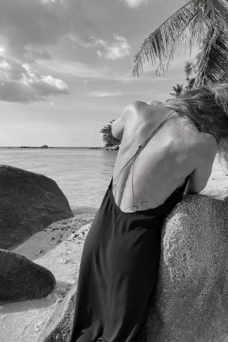 lina andriukone. juoda suknelė