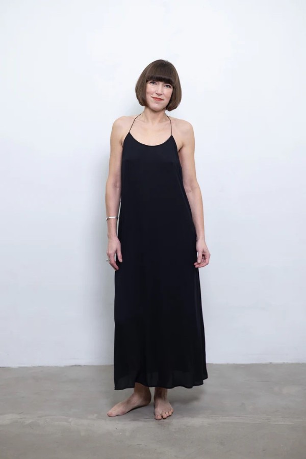 lina andriukone. juoda suknelė