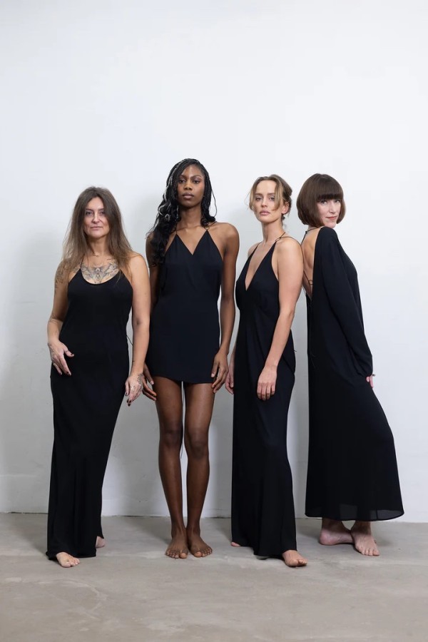 lina andriukonė. juoda suknelė