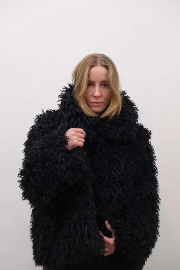 LINA ANDRIUKONE. Kailiniai