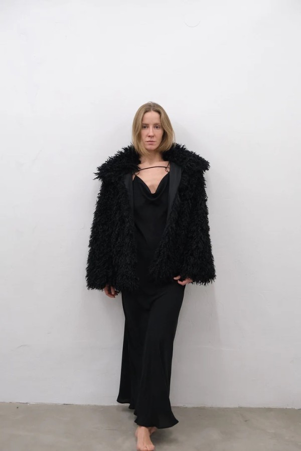 LINA ANDRIUKONE. Kailiniai