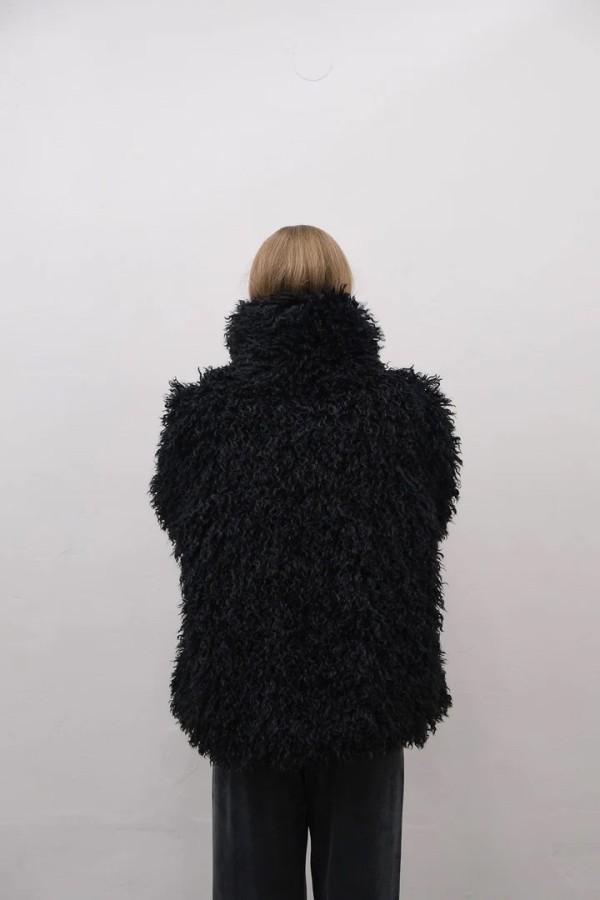 LINA ANDRIUKONE. Kailiniai