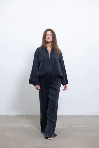 LINA ANDRIUKONE. Kelnės