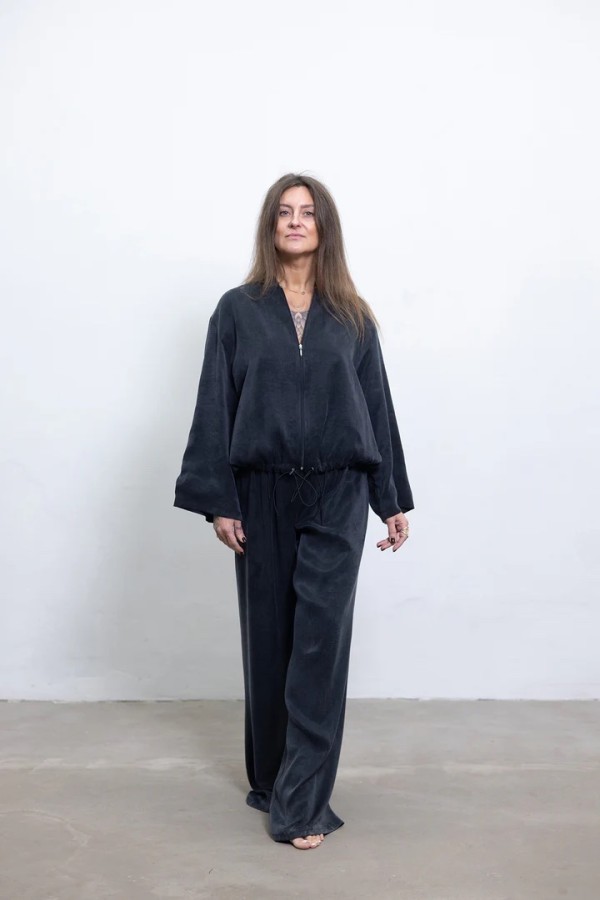 LINA ANDRIUKONE. Kelnės