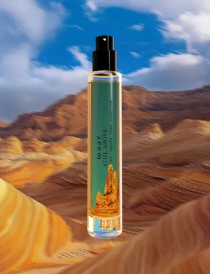 Maar. STILL ABOVE KVEPALŲ EKSTRAKTAS