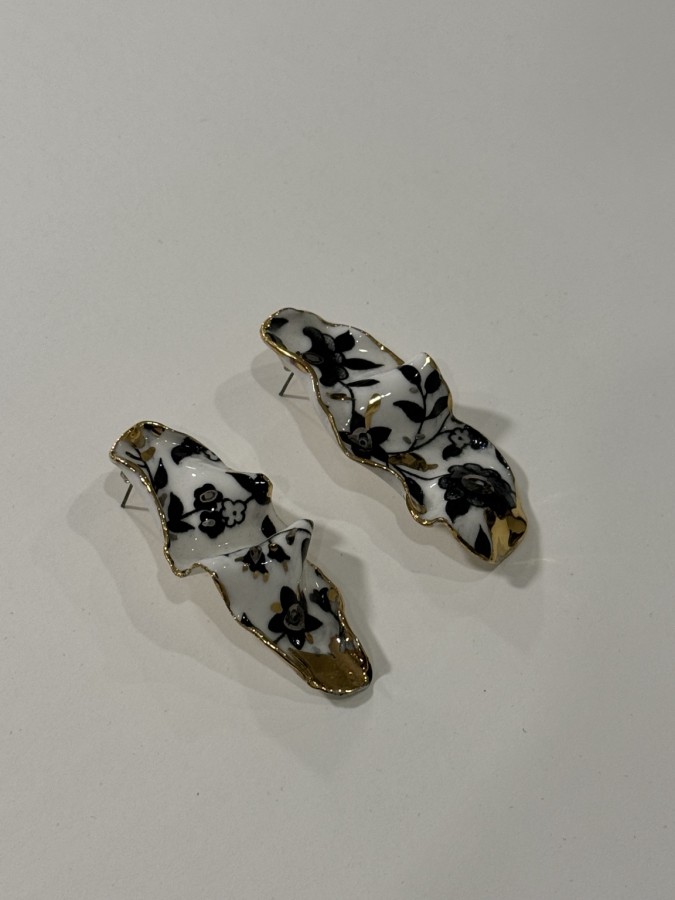 maži dalykai. balto porceliano auskarai