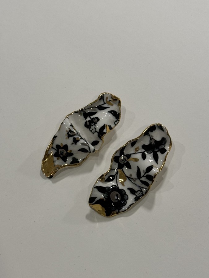 maži dalykai. balto porceliano auskarai