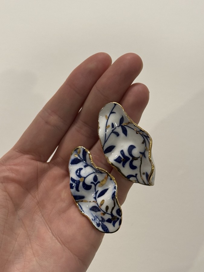 maži dalykai. balto porceliano auskarai