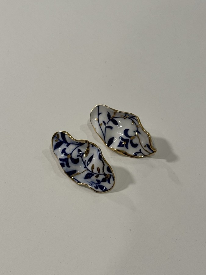 maži dalykai. balto porceliano auskarai