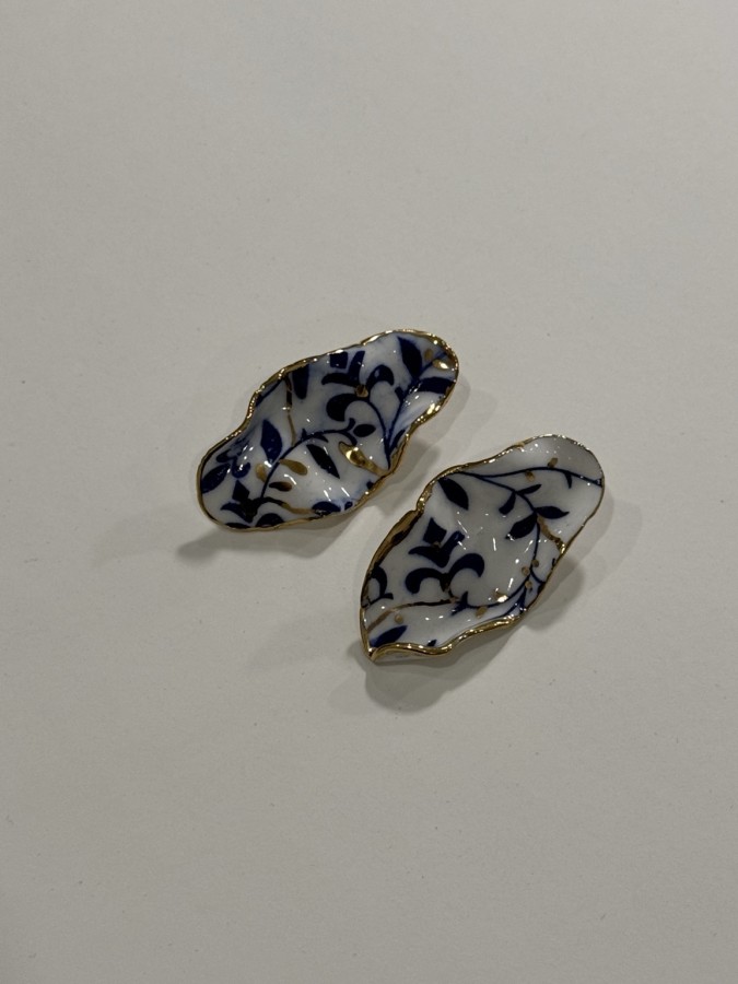 maži dalykai. balto porceliano auskarai