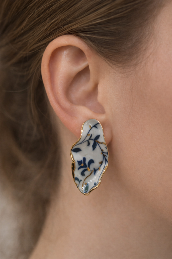 maži dalykai. balto porceliano auskarai