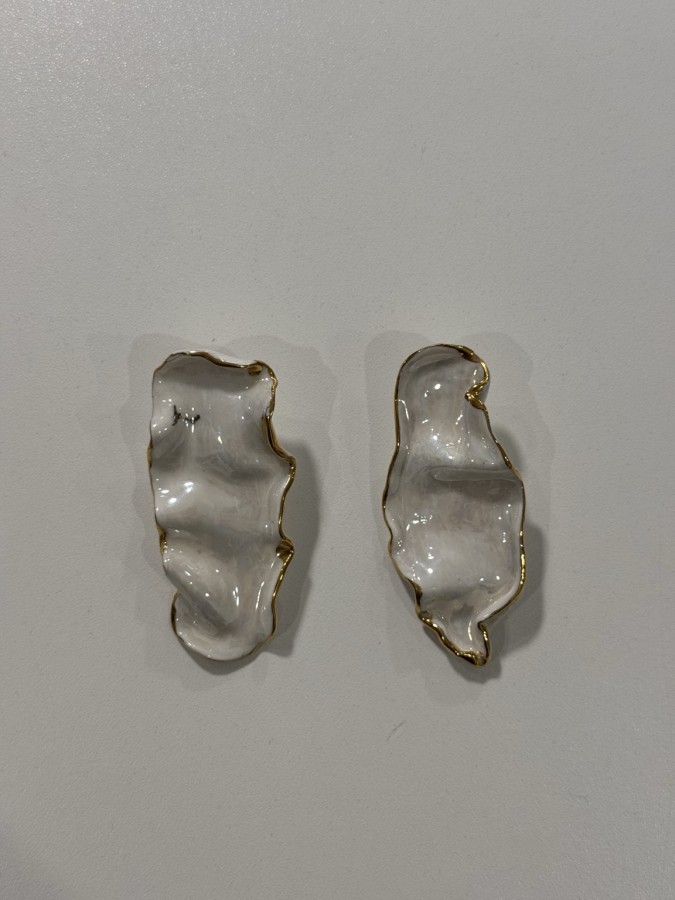 maži dalykai. balto porceliano auskarai