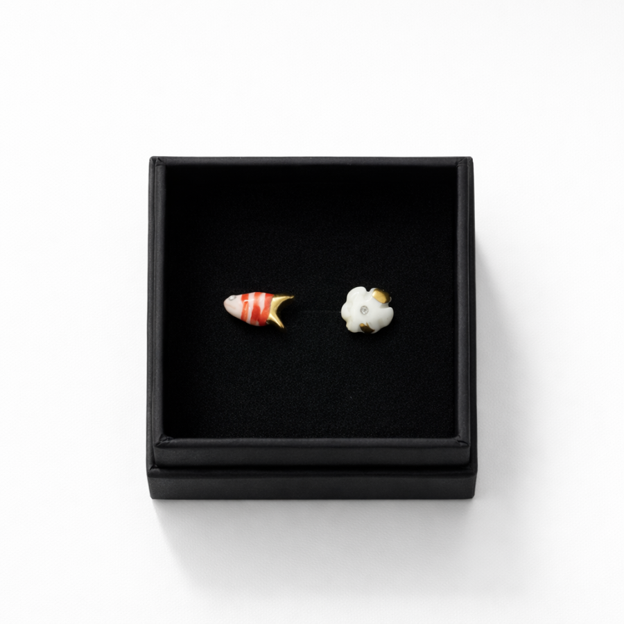 Maži dalykai. Balto porceliano mini auskarai