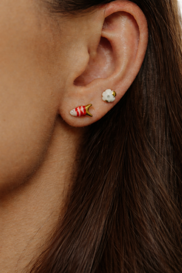 Maži dalykai. Balto porceliano mini auskarai