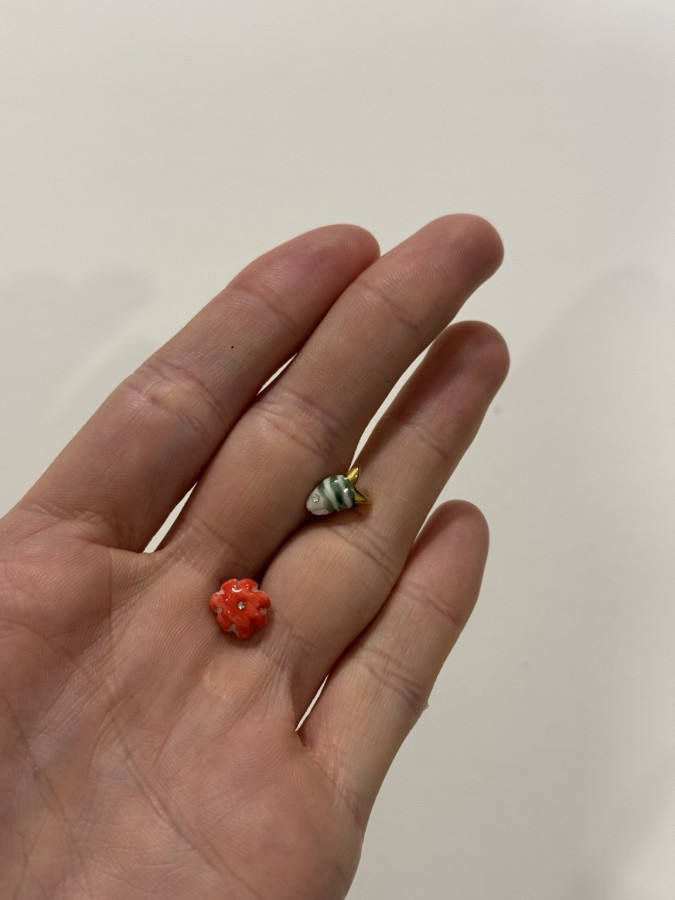 Maži dalykai. Balto porceliano mini auskarai