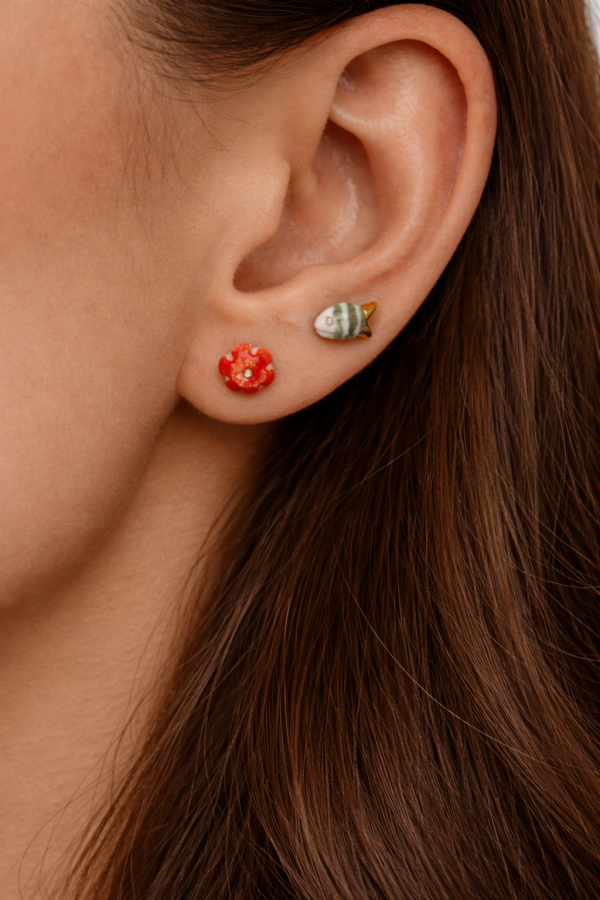 Maži dalykai. Balto porceliano mini auskarai