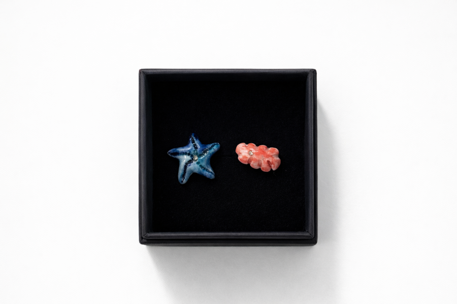 Maži dalykai. Balto porceliano mini auskarai