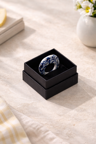 maži dalykai. balto porceliano žiedas 