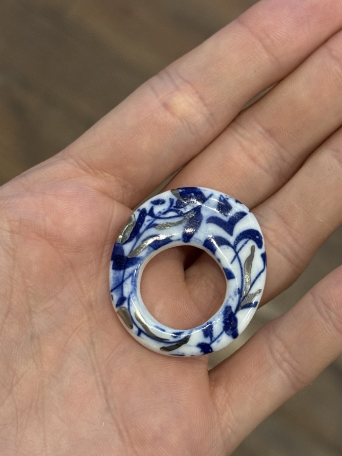 maži dalykai. balto porceliano žiedas 