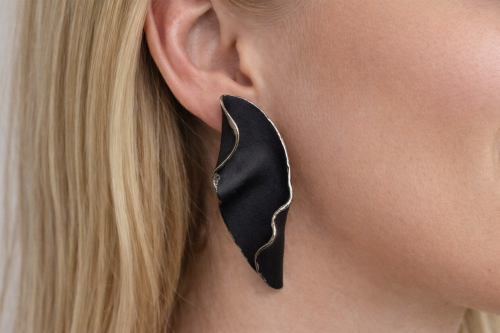 maži dalykai. juodo porceliano auskarai