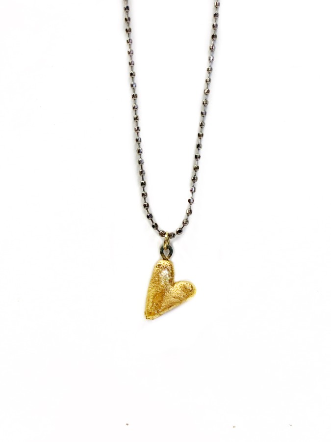 maži dalykai. Juodo porceliano širdelė, dengta auksu