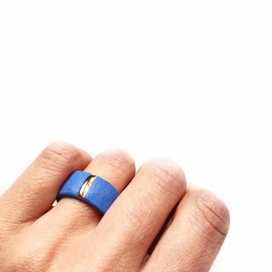 Maži Dalykai. Mėlynas porceliano unisekso žiedas su auksine linija 