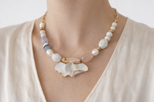 Maži dalykai. porceliano kaklo papuošalas