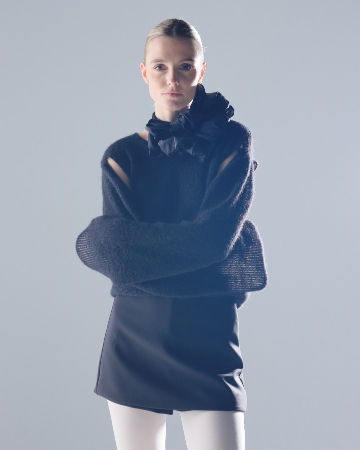 memphita. Juodas moherinis megztukas