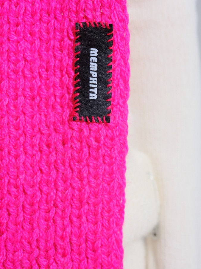 memphita. rožinis šalikas