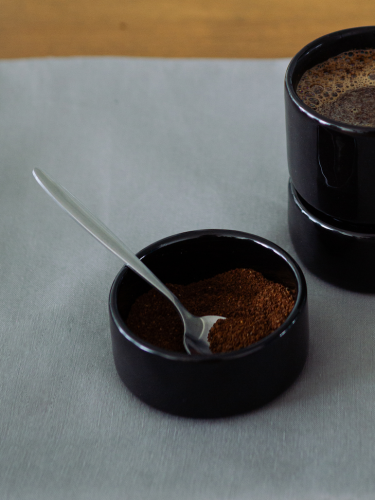 nr3studio. SENKA KERAMIKINIS INDELIS juodas