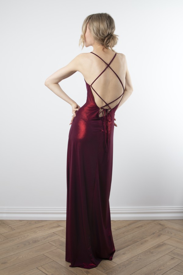 dzen. Suknelė su petnešėlėmis