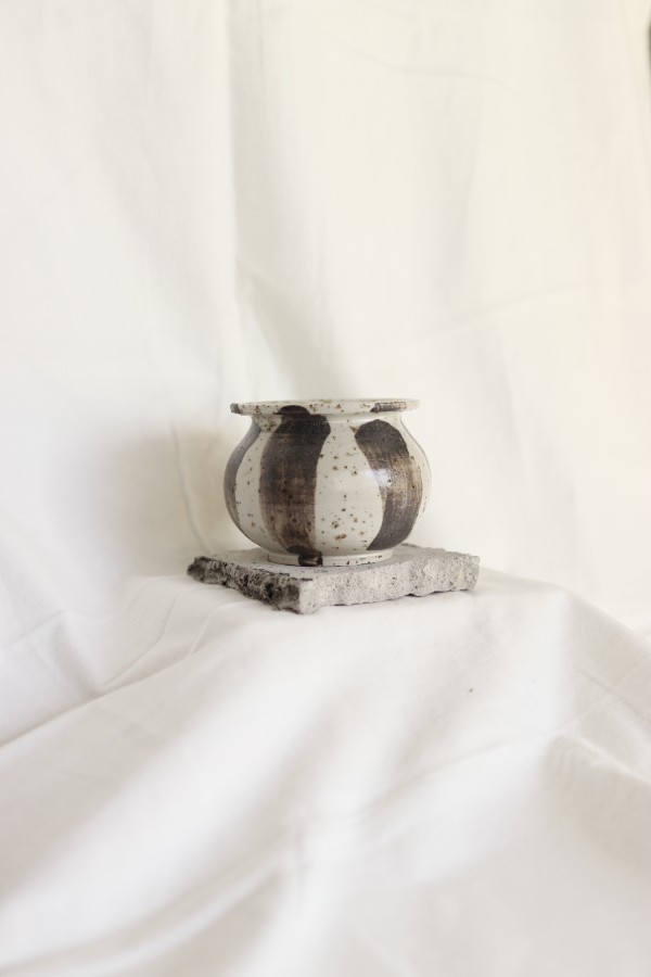 park bench ceramics. Bud vaza