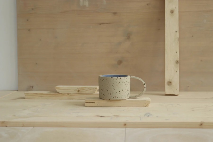 park bench ceramics. D puodelis raw blue
