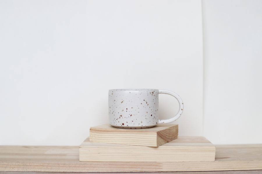 park bench ceramics. D puodelis white