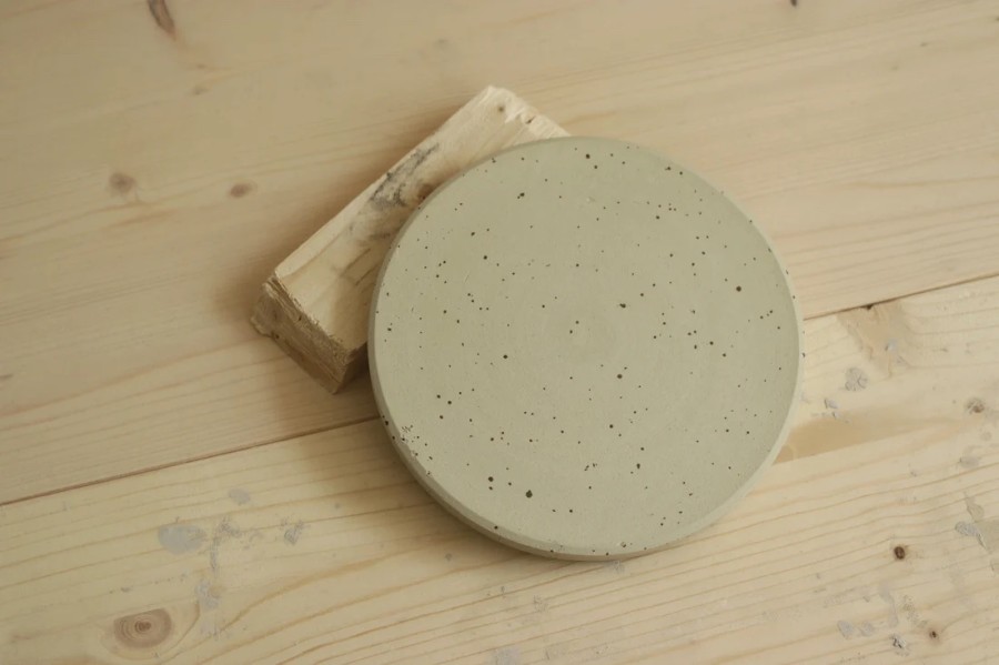 park bench ceramics. Lėkštė in grid
