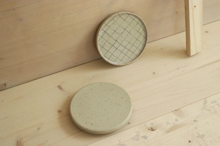 park bench ceramics. Lėkštė in grid