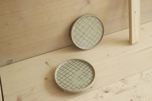 park bench ceramics. Lėkštė in grid