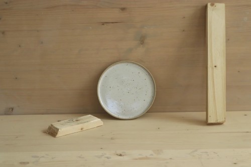 park bench ceramics. Lėkštė in white