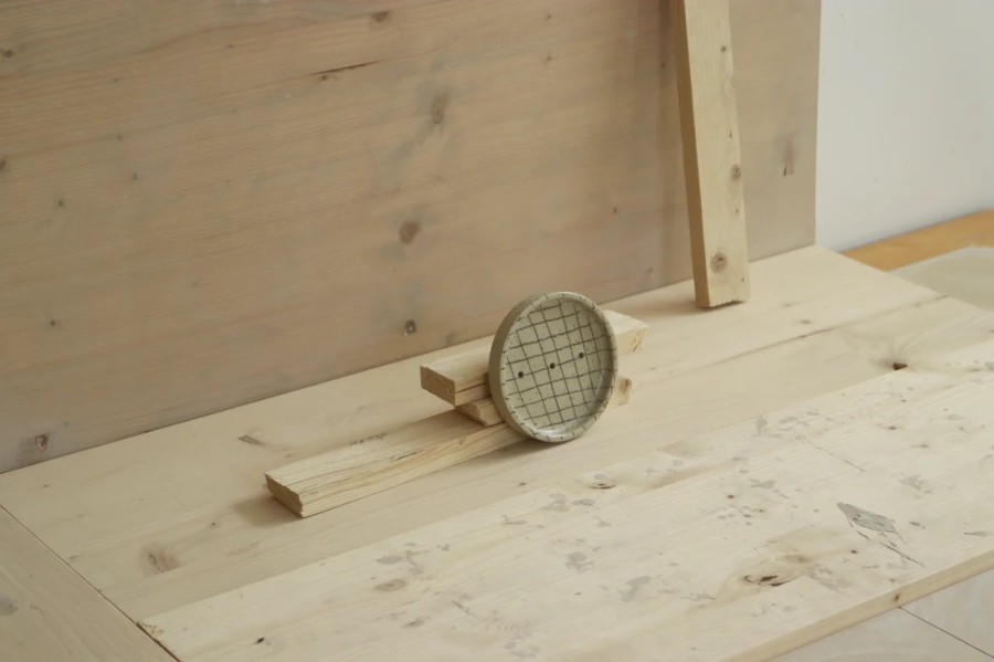 park bench ceramics. muilinė in grid
