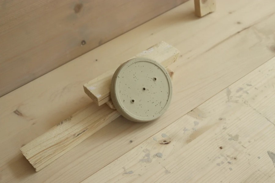 park bench ceramics. muilinė in white